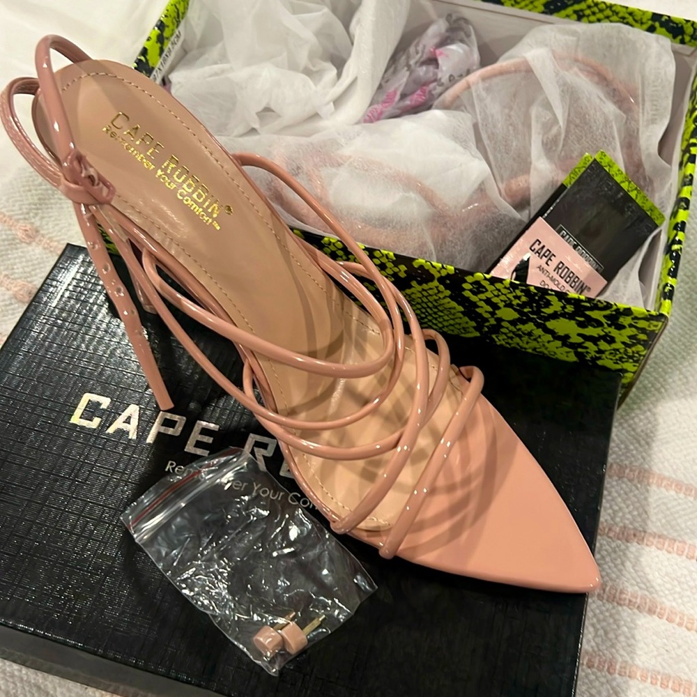 Beautiful sandals with pointy toe.